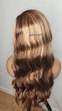 Load image into Gallery viewer, Highlight  Body Wave 4x4 Transparent Lace 24-inch Wig Ombre Blonde